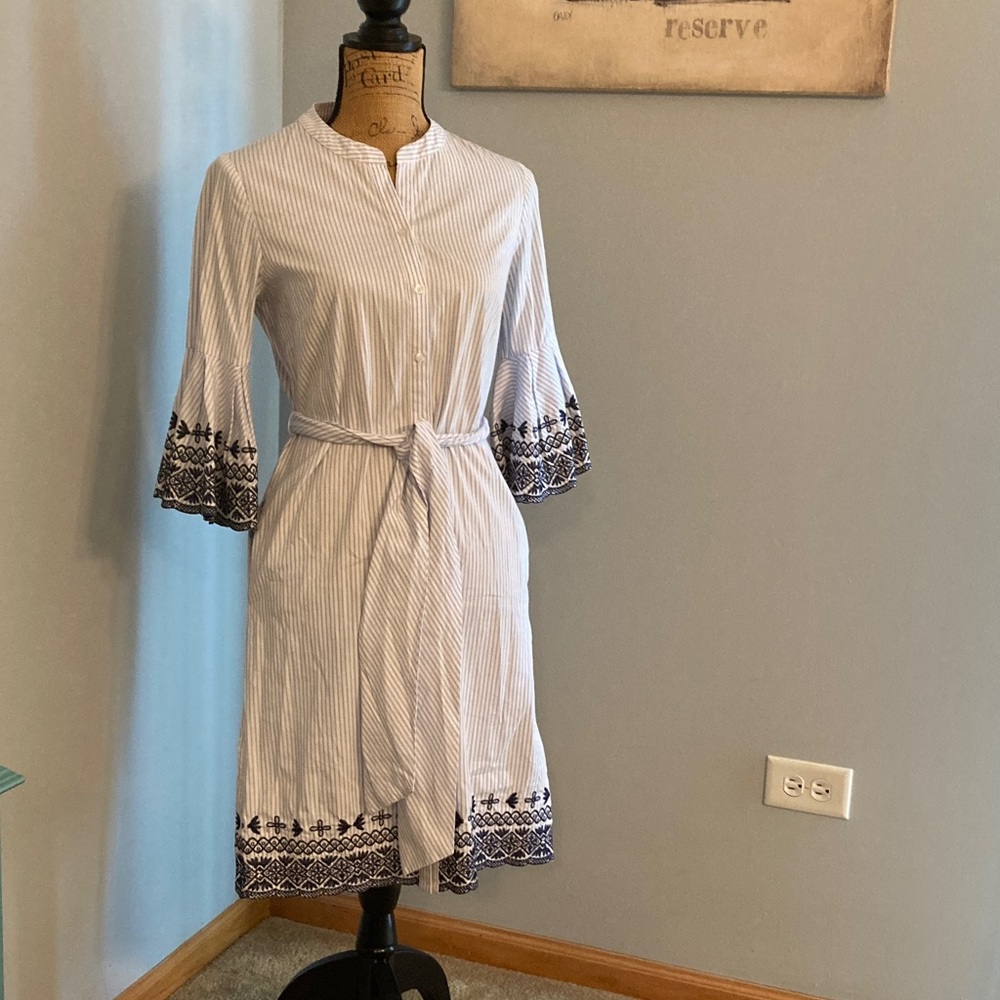 Tahari ASL Dress NWOT Women Size 2 Belted Pin Stripes Embroidered